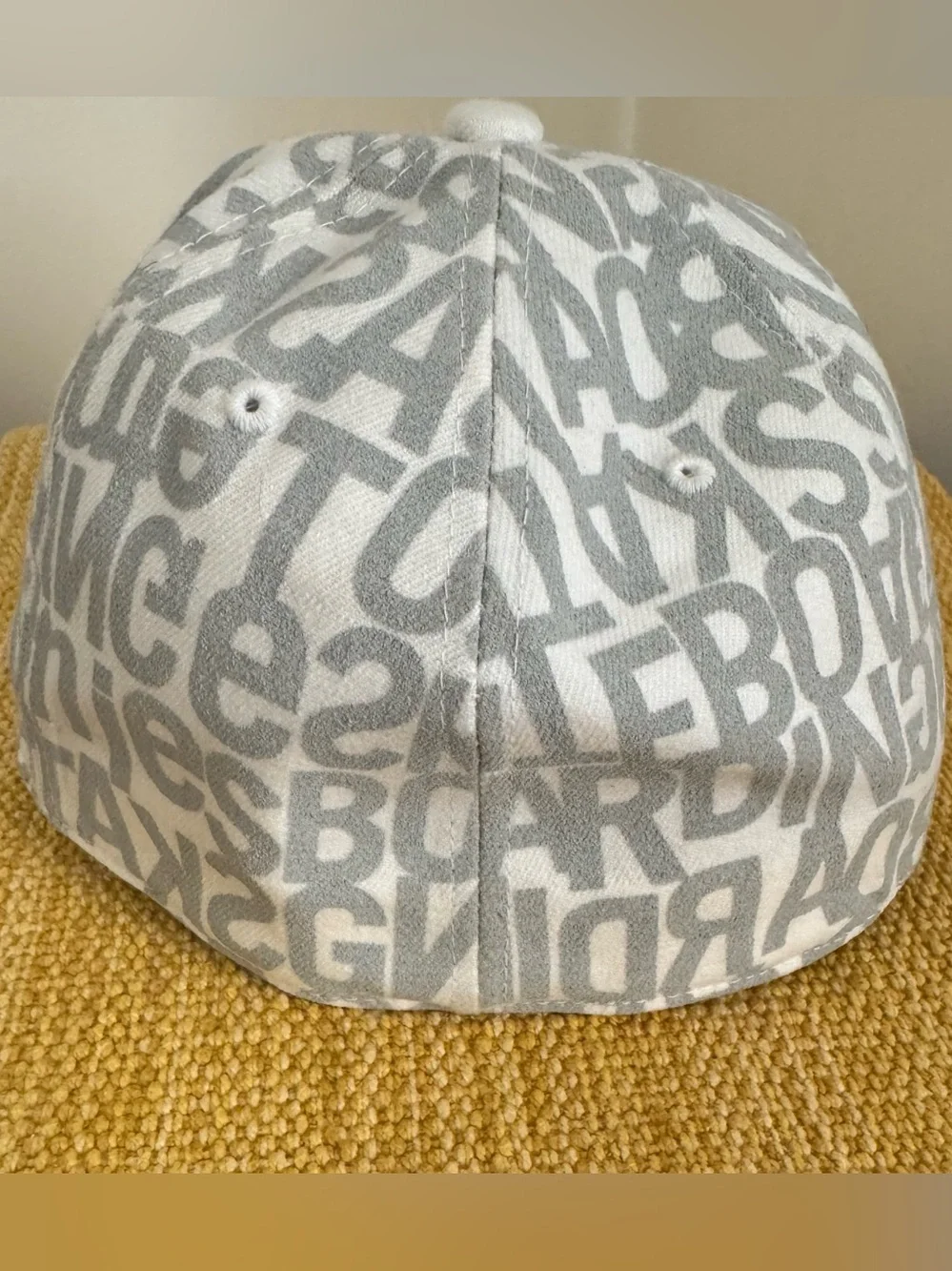 Etnies Men’s Hat with Randon Words and Letters, Size 6-7/8-7-1/4